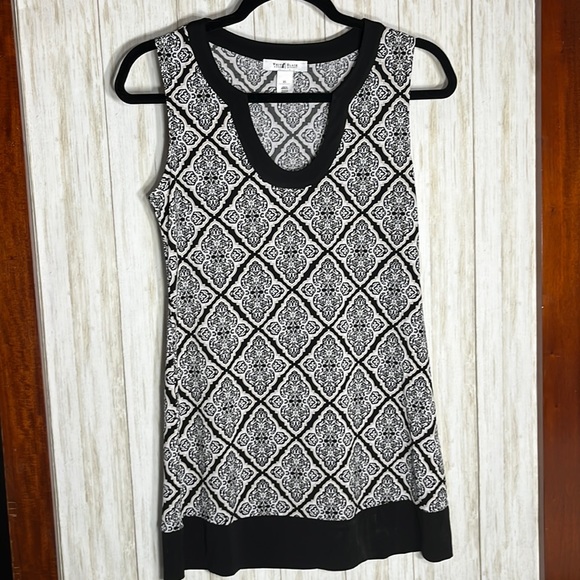 White House Black Market Tops - White House Black Market Black White Tan Medallion Print Tank Too Size XS